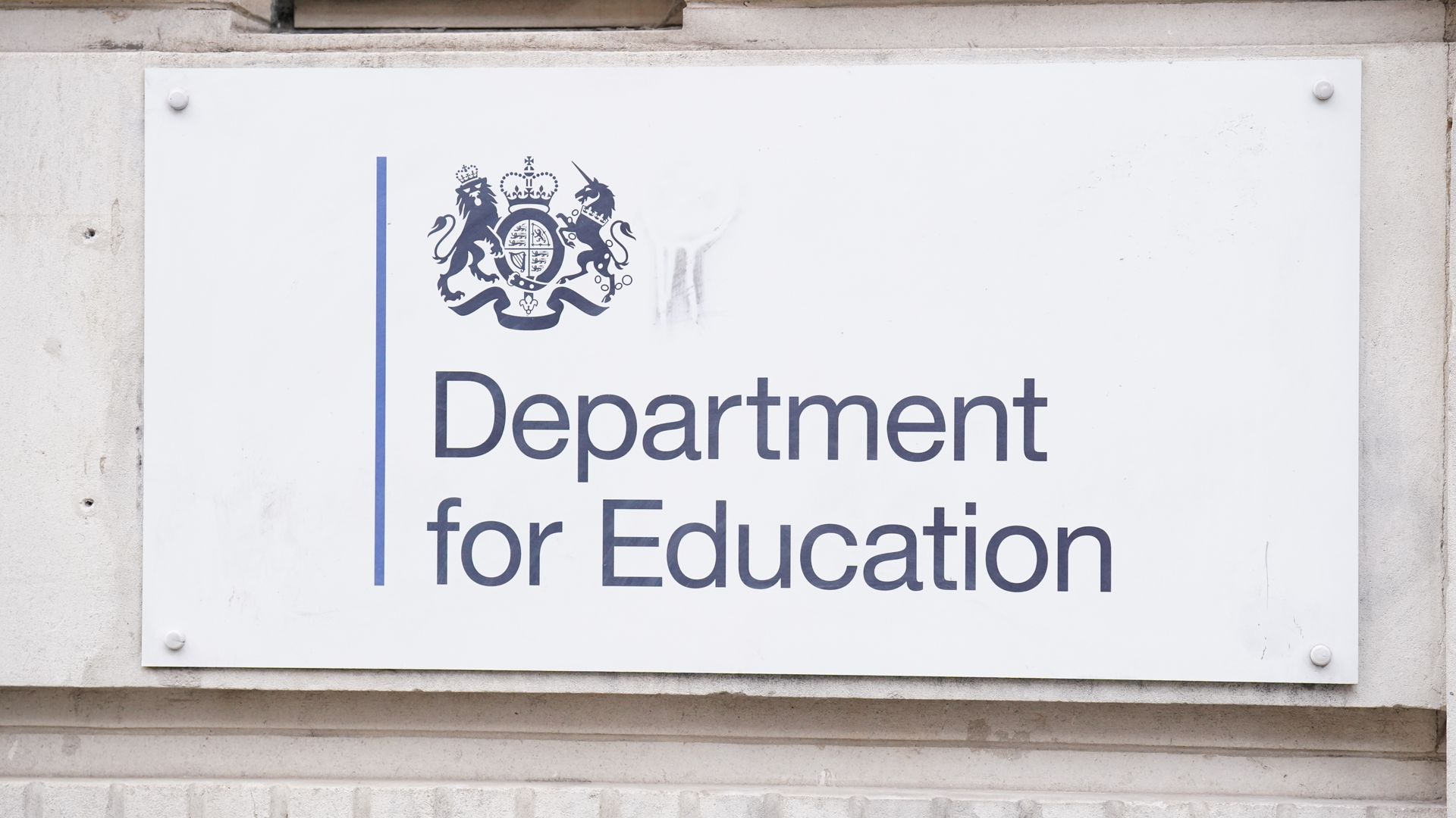 Students 'misled' over university loans, says top committee chair